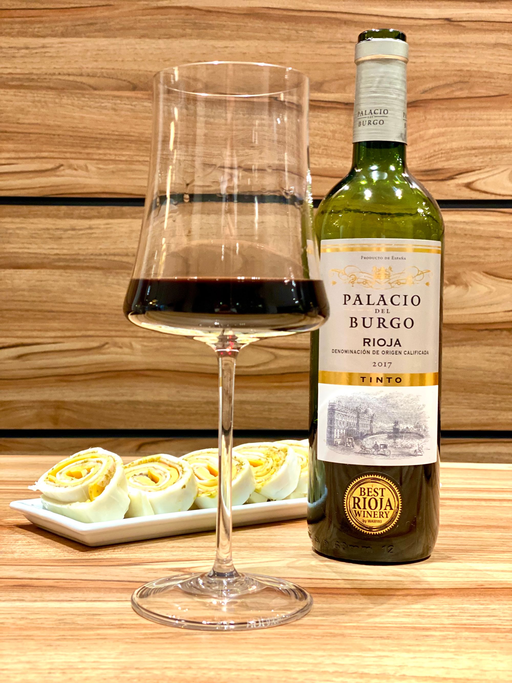 Taça de vinho espanhol tinto Tempranillo Palacio del Burgo com harmonização