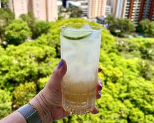 Copo long drink de Jack Lemonade ou Lynchburg Lemonade