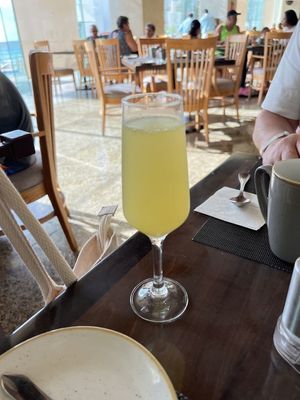 Taça de Mimosa no breakfast do hotel Beach Palace, em Cancún