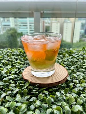 Copo com Caipirinha de Spritz