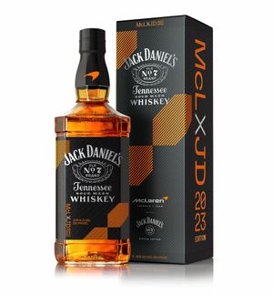 Garrafa e caixa edição limitada do whisky Jack Daniel´s em celebração à parceria com a McLaren Racing